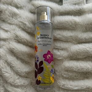 Bath & Body Works honey wildflower fragrance mist